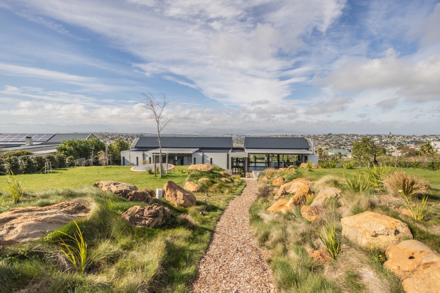 6 Bedroom Property for Sale in Oude Westhof Western Cape